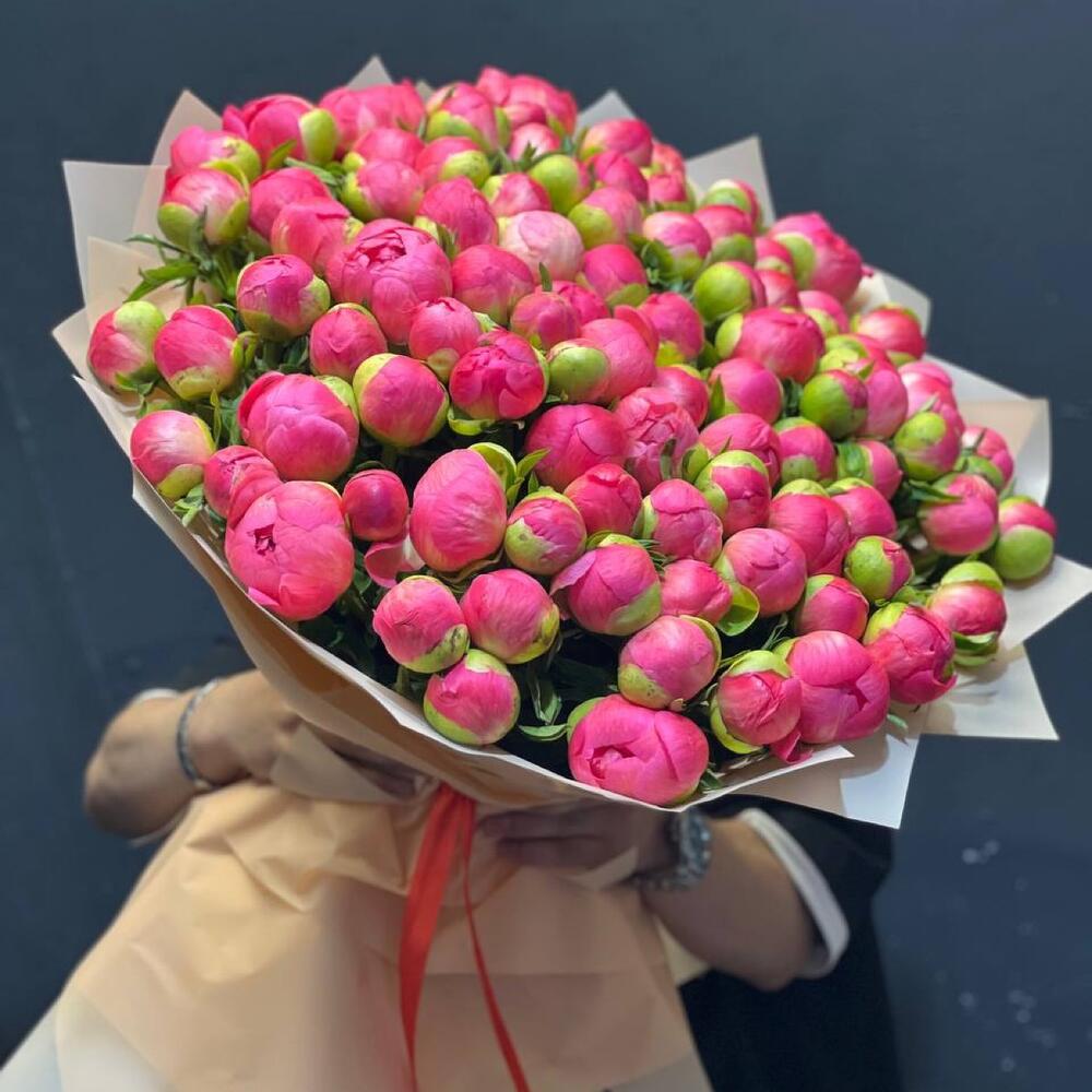 Букет из 101 кораллового пиона
