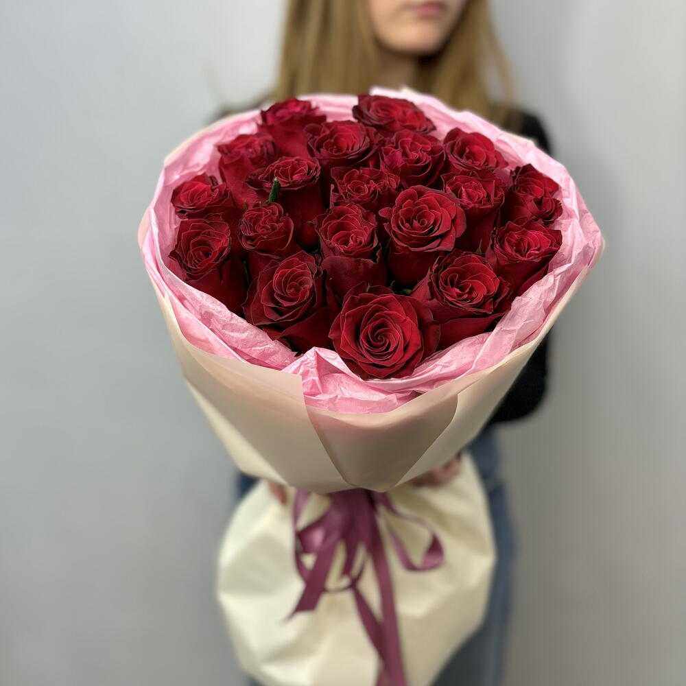 Букет из 19 красных кенийских роз